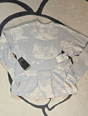 Nike Women's Light Blue Scenic Print Crewneck Sweatshirt